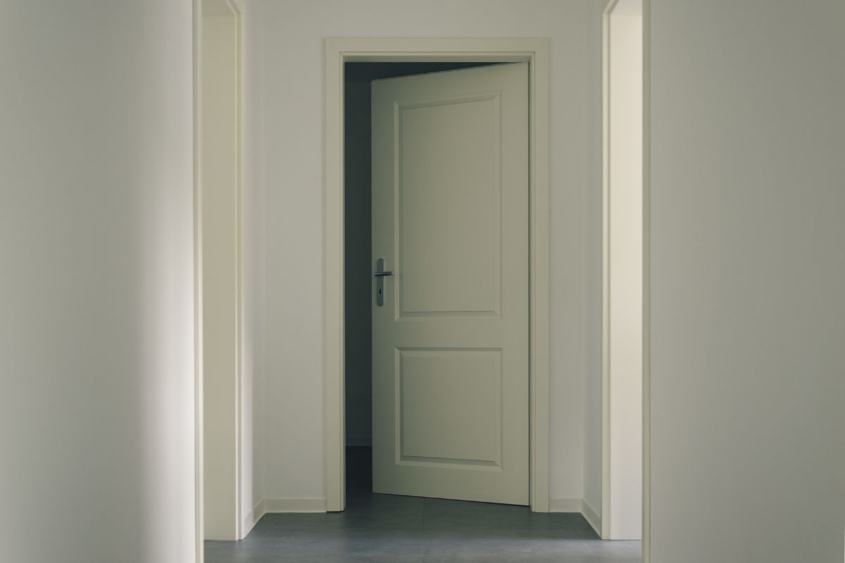 21 Front Door Safety Hacks for Women Who Live Alone