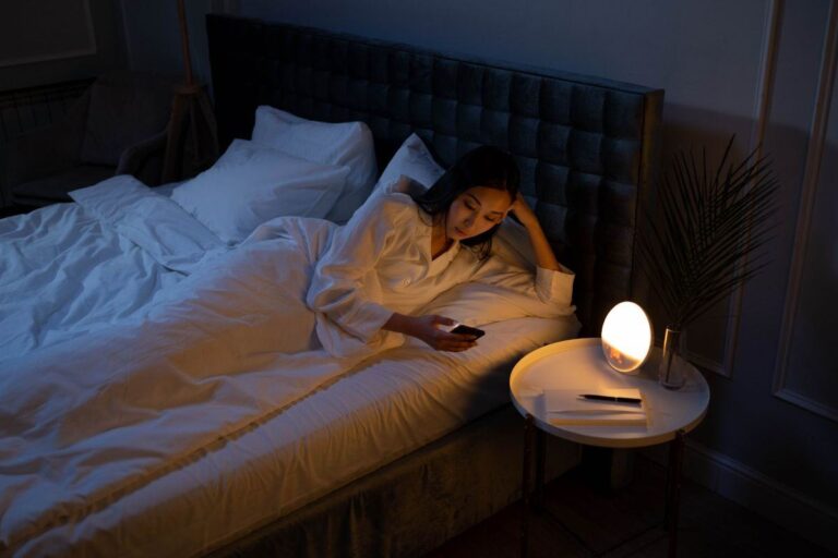 Nighttime Safety Routine Checklist for Women Who Live Alone