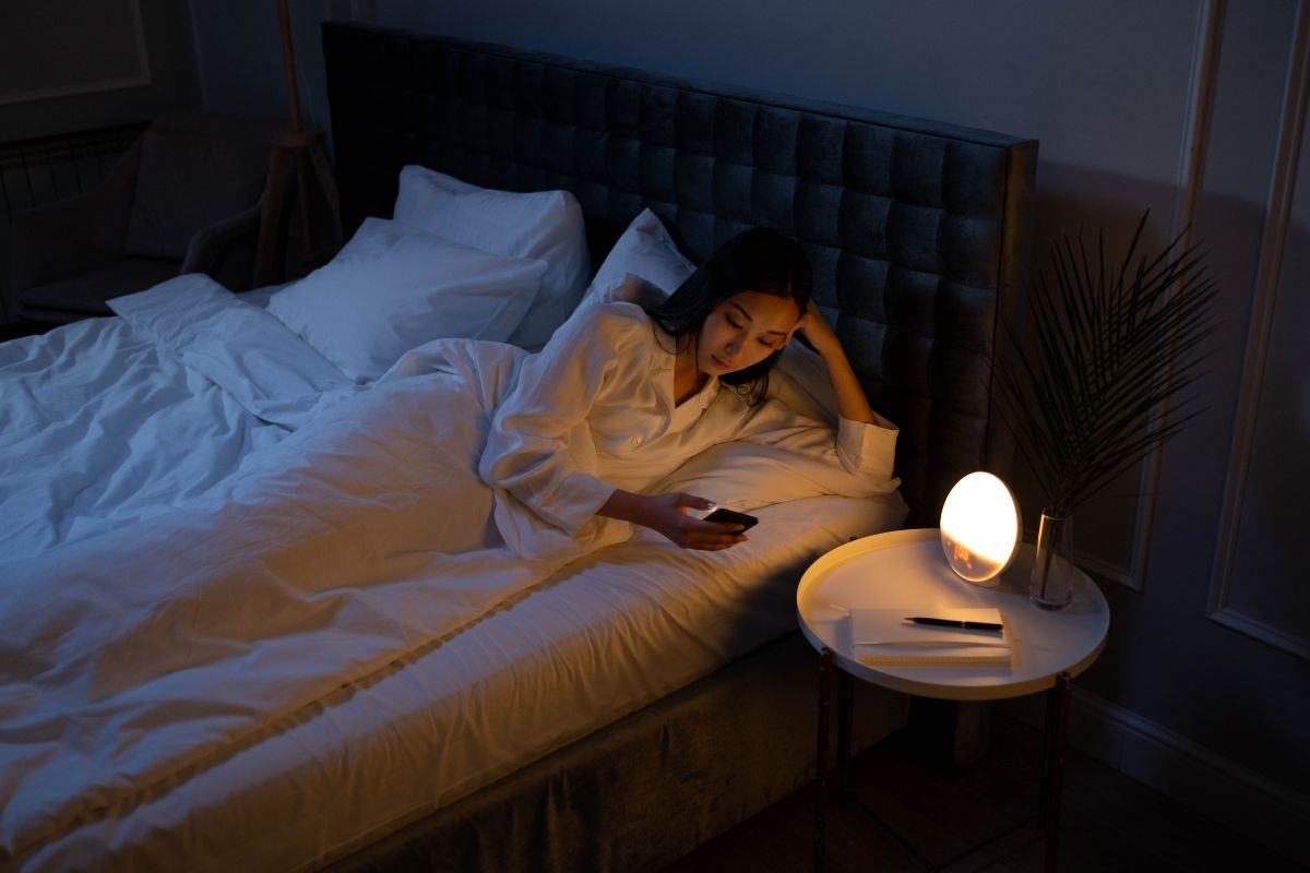 Nighttime Safety Routine Checklist for Women Who Live Alone